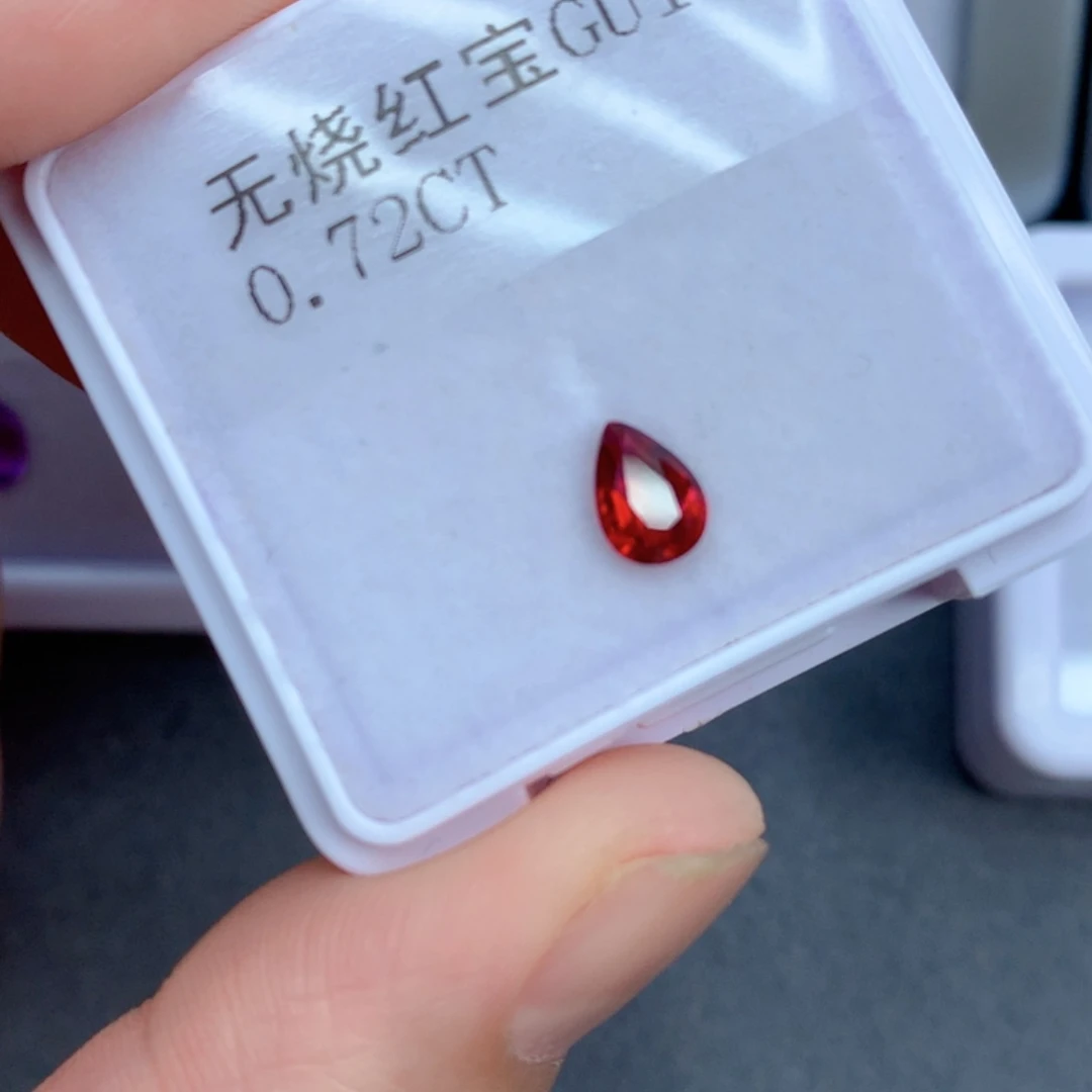 未镶嵌0.72克拉裸石红宝石柴**贝