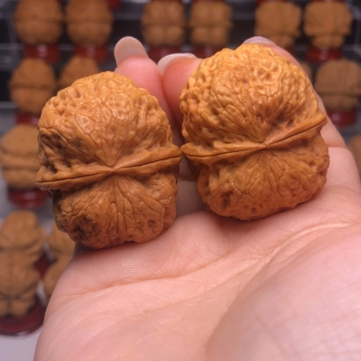 文玩核桃吊坠24虎头门埻