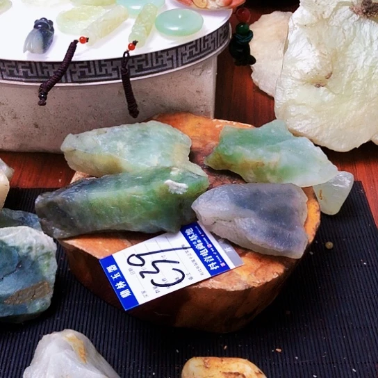 未镶嵌蛇纹石玉珠宝奇石