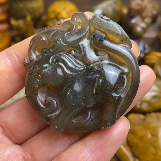 蛇纹石玉未镶嵌颈饰96