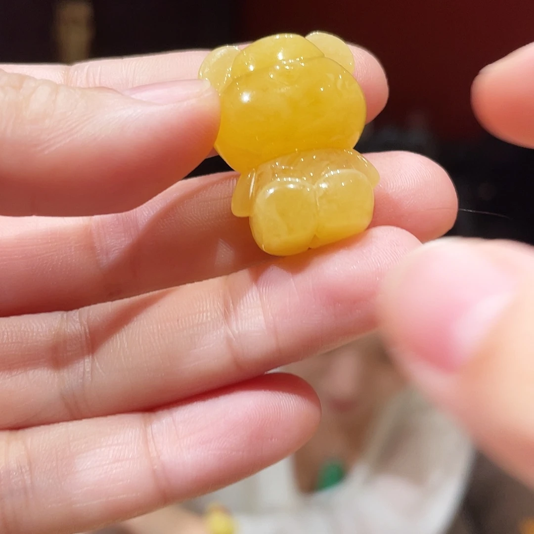 琥珀未镶嵌颈饰蜜蜡