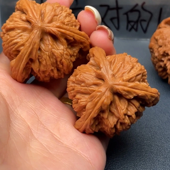 陌***黍文玩核桃吊坠白狮子
