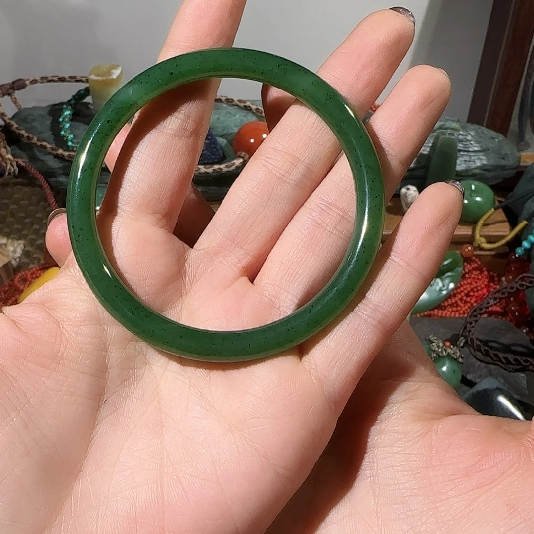 和田玉未镶嵌手镯