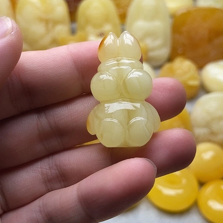 琥珀颈饰未镶嵌琥珀蜜蜡吊坠