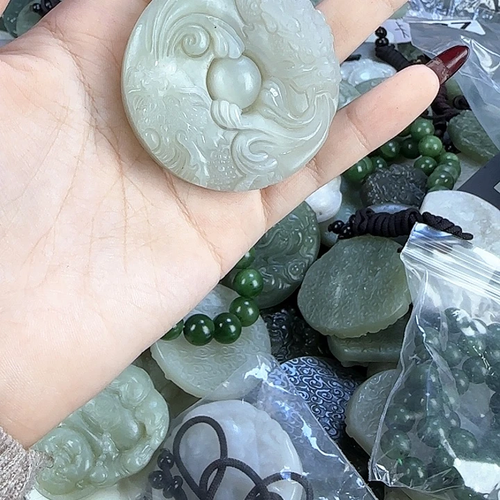 颈饰未镶嵌和田玉