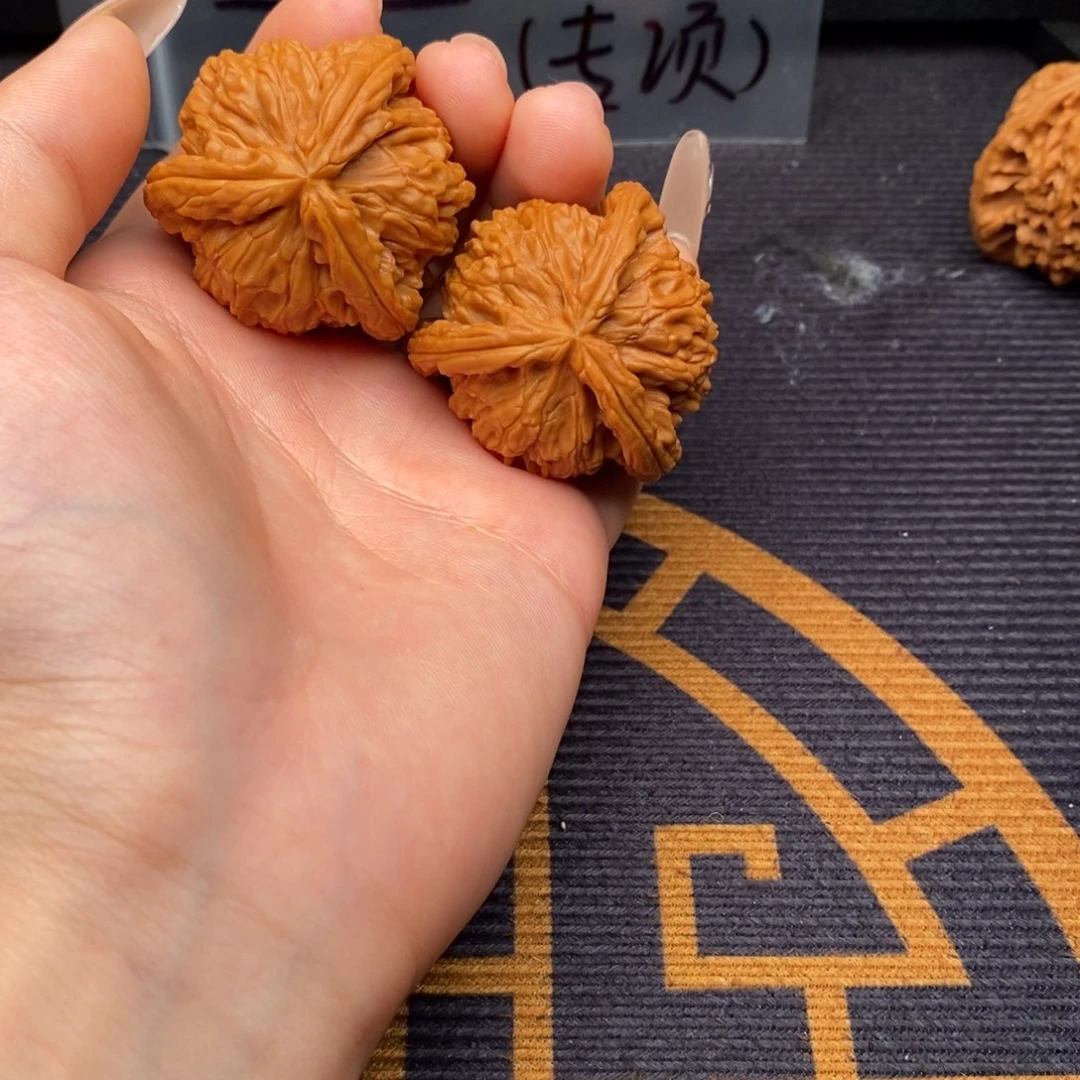 素***天吊坠文玩核桃白狮子