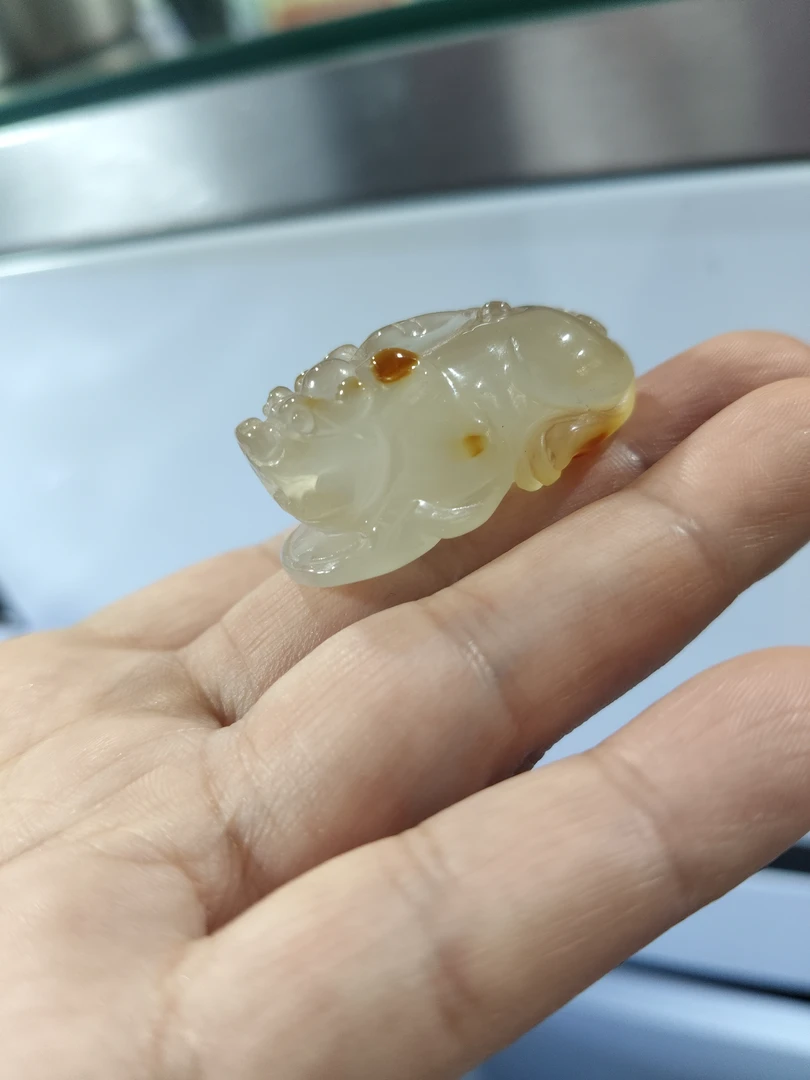 北红玛瑙貔貅挂坠