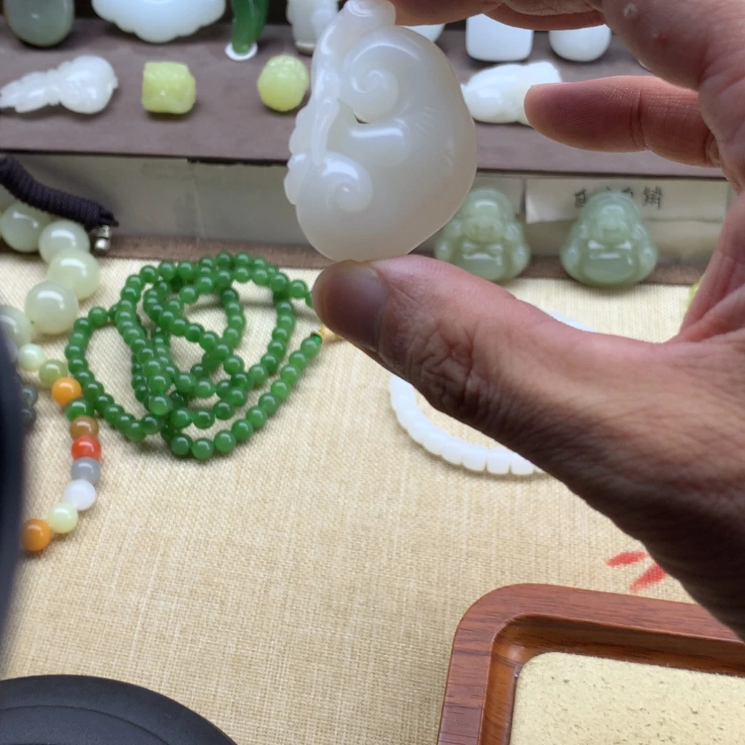 和田玉未镶嵌颈饰