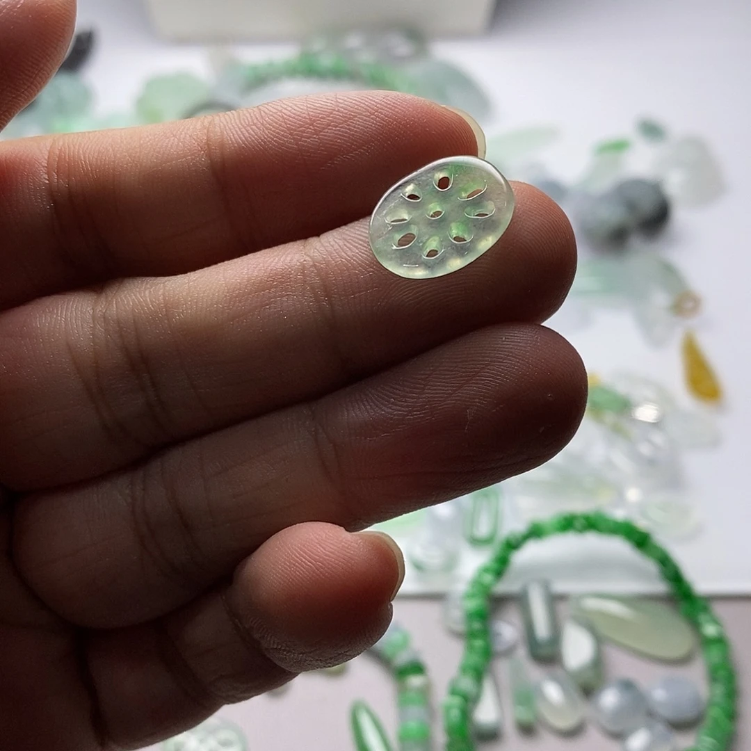 煜***北颈饰未镶嵌翡翠天然翡翠