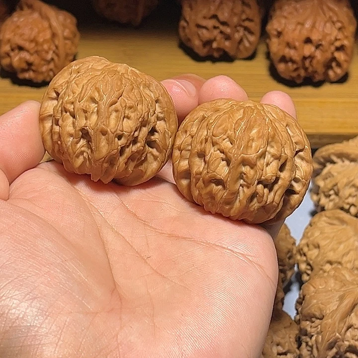 文玩核桃把件小****】40老树红皮磨盘
