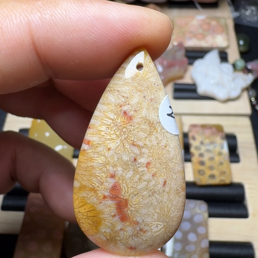未镶嵌纯天然色有机玉石保真色硅化玉