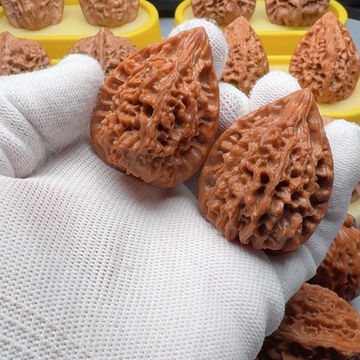 喀***咪核桃十三陵鸡心文玩