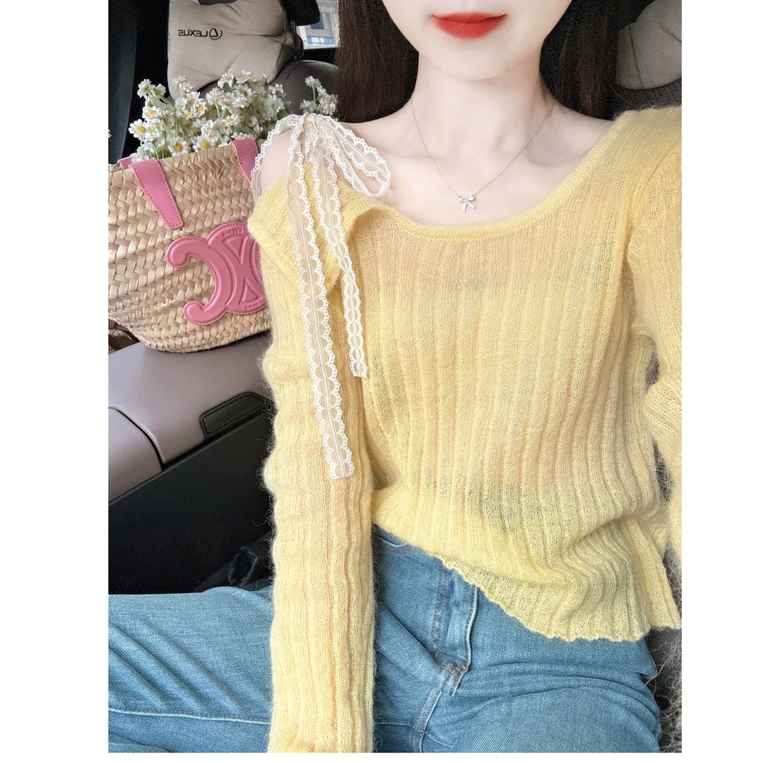 开秋2025新款独特漂亮多巴胺黄色设计感露肩蕾丝系带针织衫上衣女
