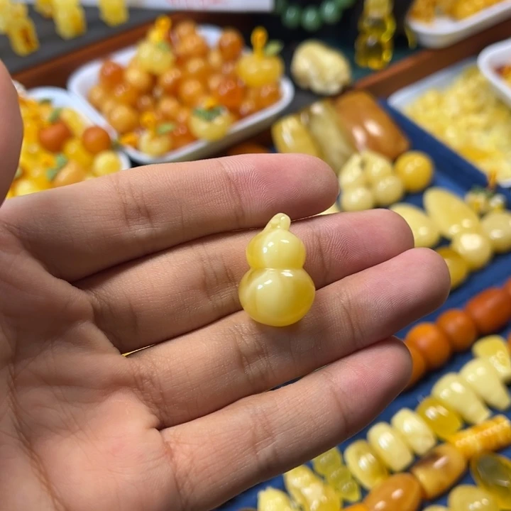 琥珀未镶嵌裸石卡22大加浓蜡葫芦一颗