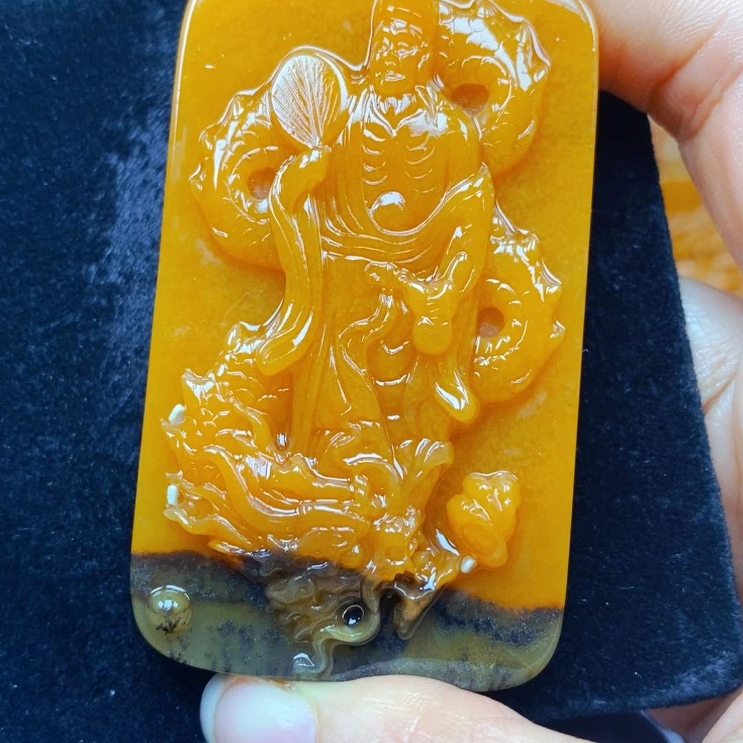 未镶嵌石英质玉（黄龙玉）颈饰