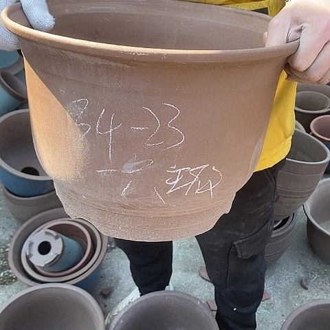 紫砂中国宜兴紫砂花，