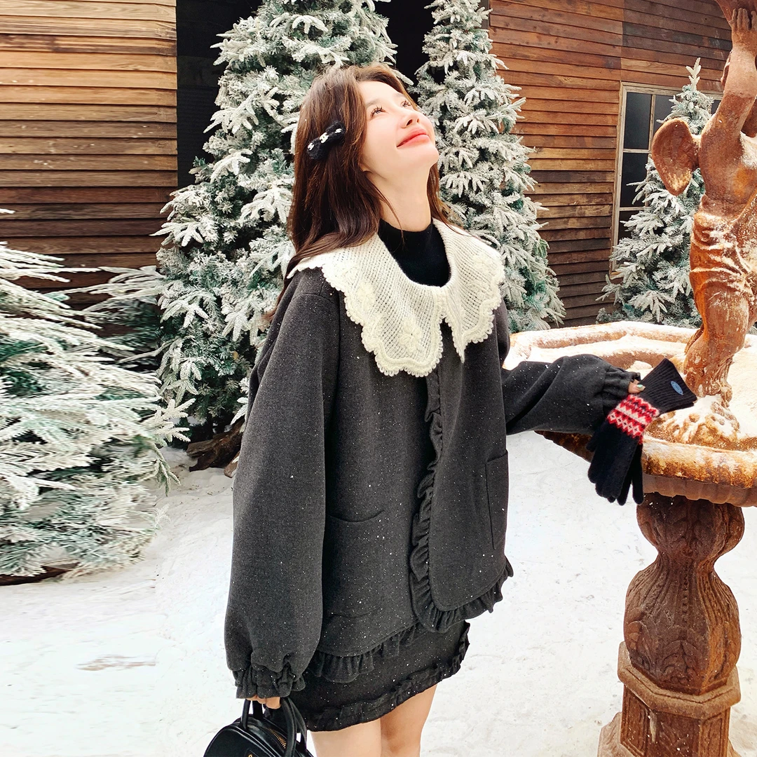 灰色超好看减龄套装裙女冬季2025新款娃娃领夹羽绒上衣短裙两件套