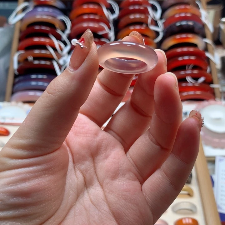 玛瑙/玉髓手镯未镶嵌耕***获