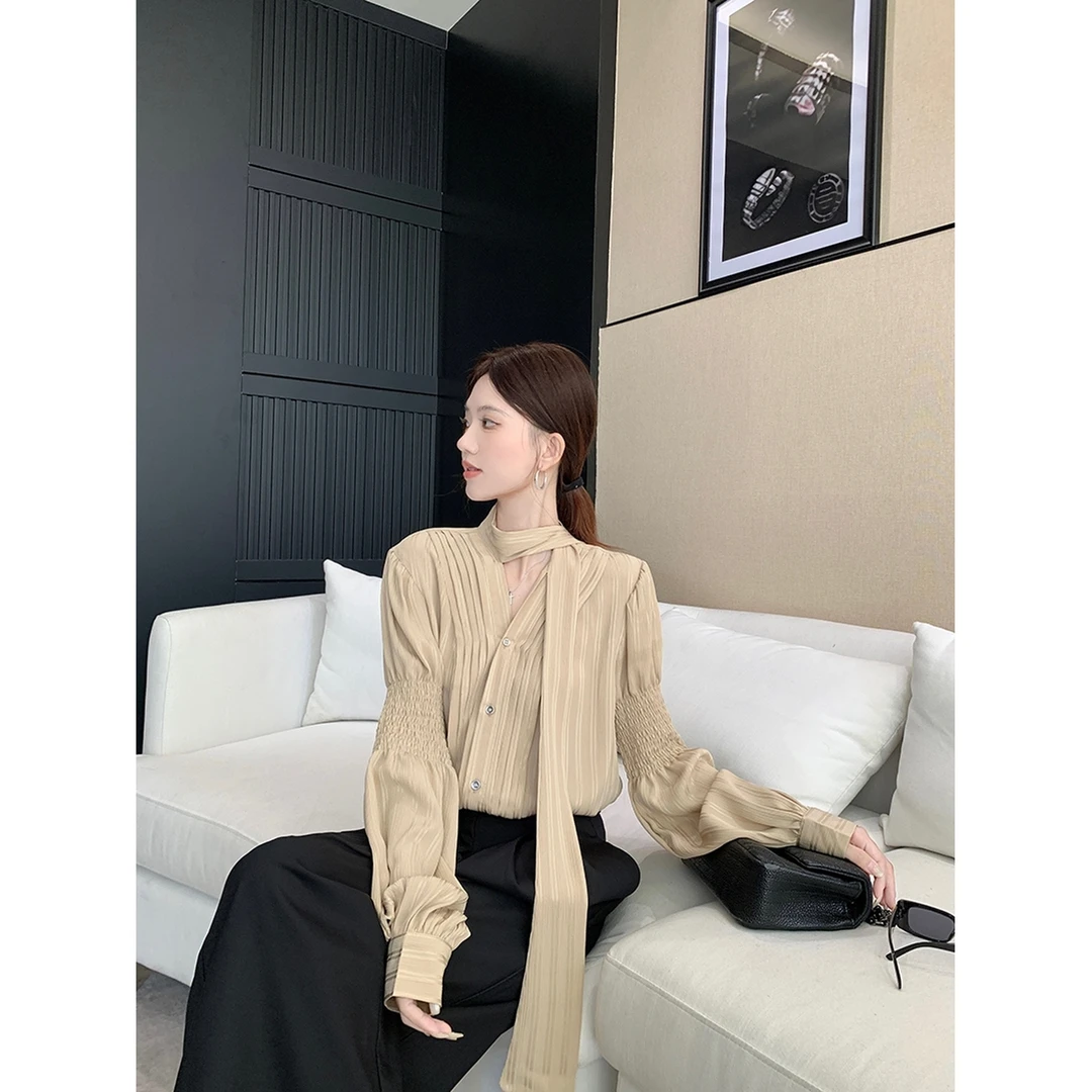 领带绑带V领衬衫女春秋2025新款丝带设计高级感小众时尚长袖衬衣
