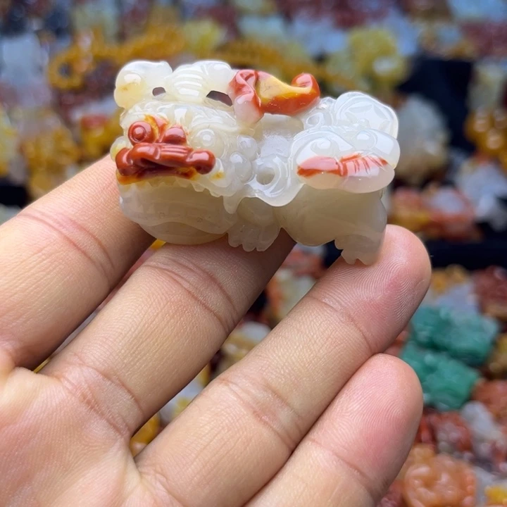 石英质玉（黄龙玉）未镶嵌颈饰