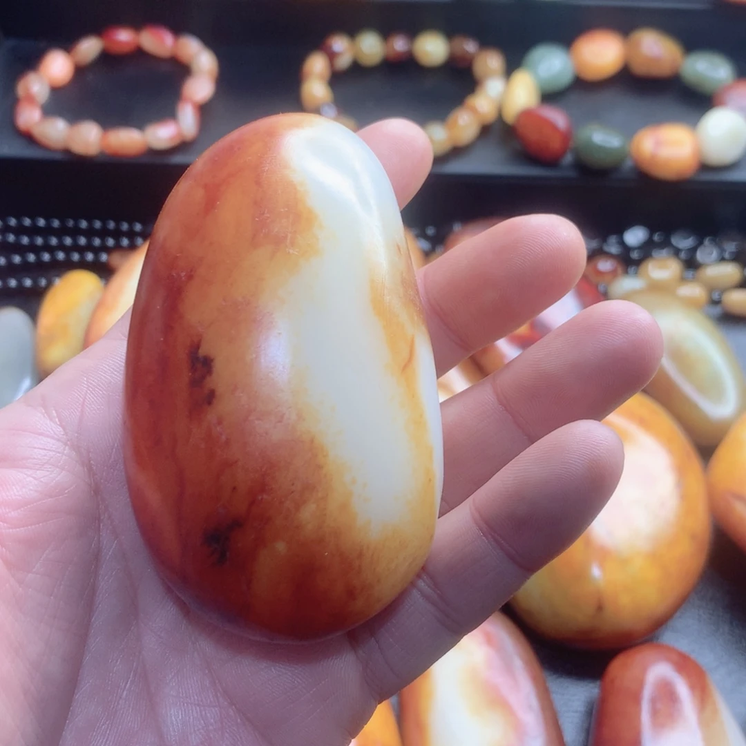 胡***好和田玉未镶嵌颈饰