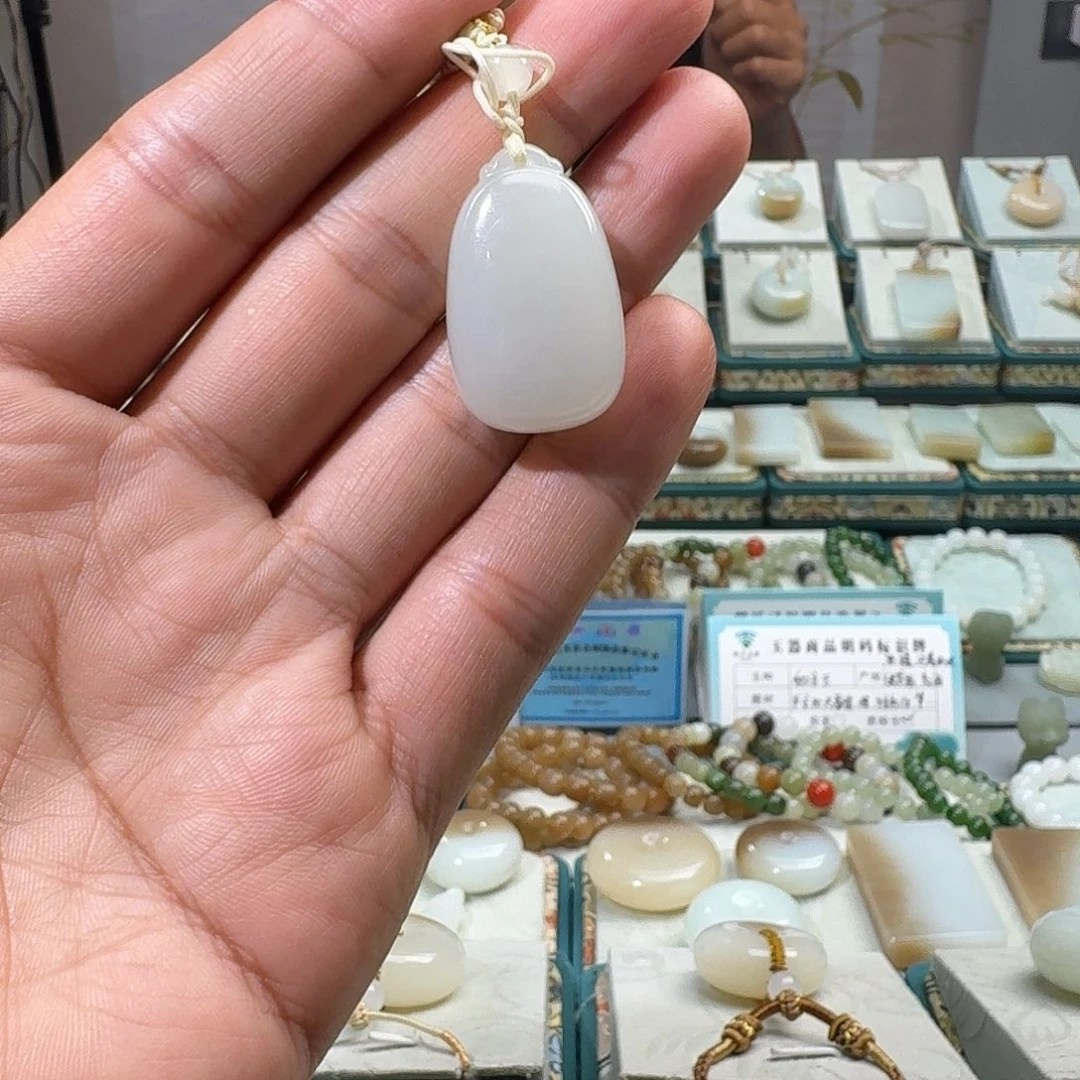 颈饰未镶嵌和田玉