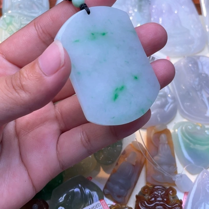 翡翠未镶嵌颈饰无事牌