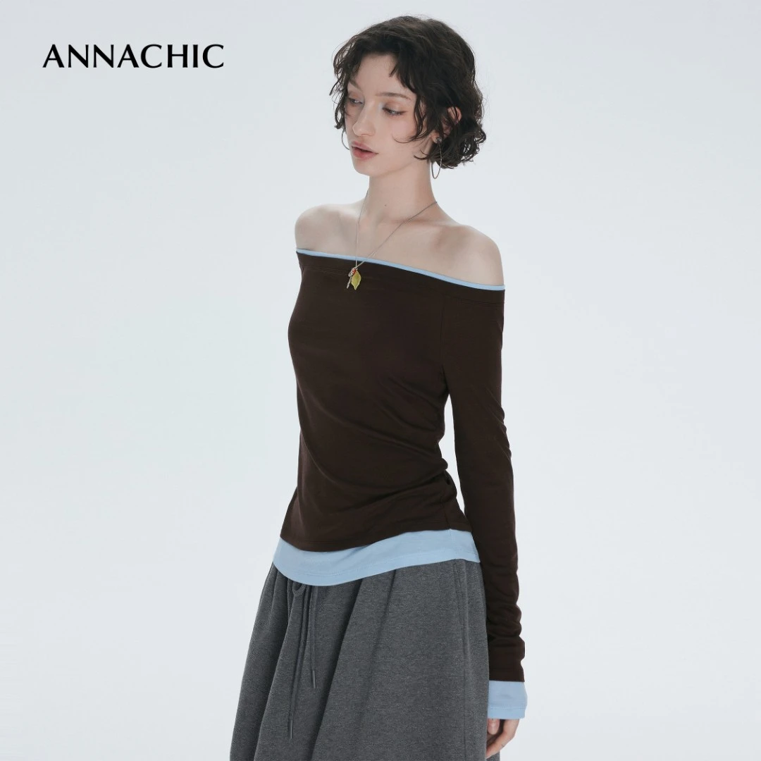 ANNACHIC“假两件T”时髦撞色一字领露肩长袖t恤女/修身打底上衣