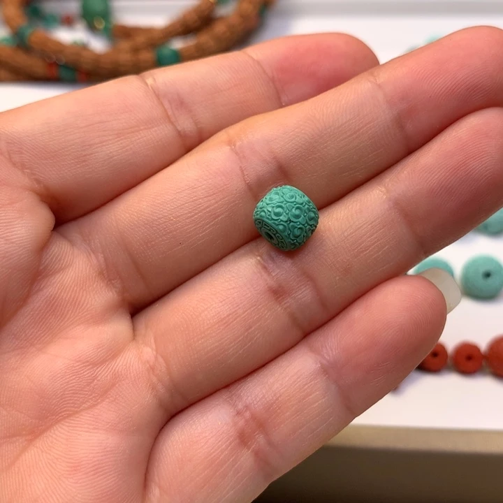 绿松石未镶嵌颈饰