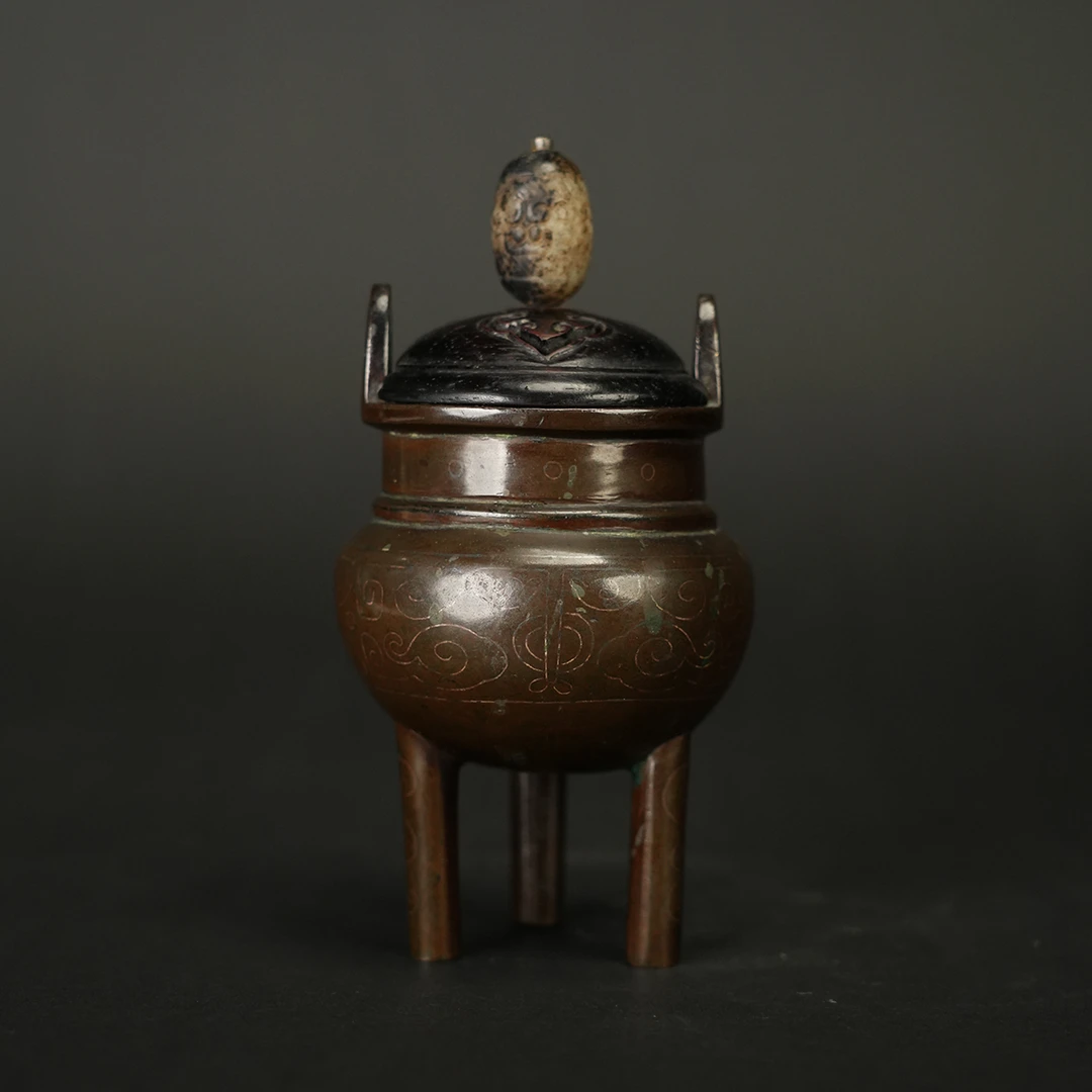 LOT 110829明末清初 石叟款铜嵌银丝三足鼎式炉