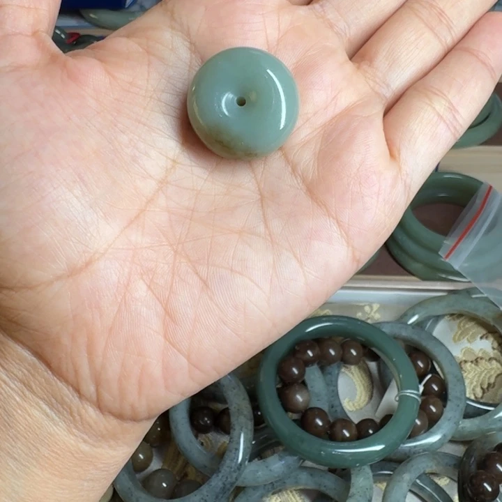 楠***木和田玉未镶嵌手镯