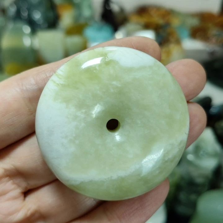 岫玉未镶嵌平安扣