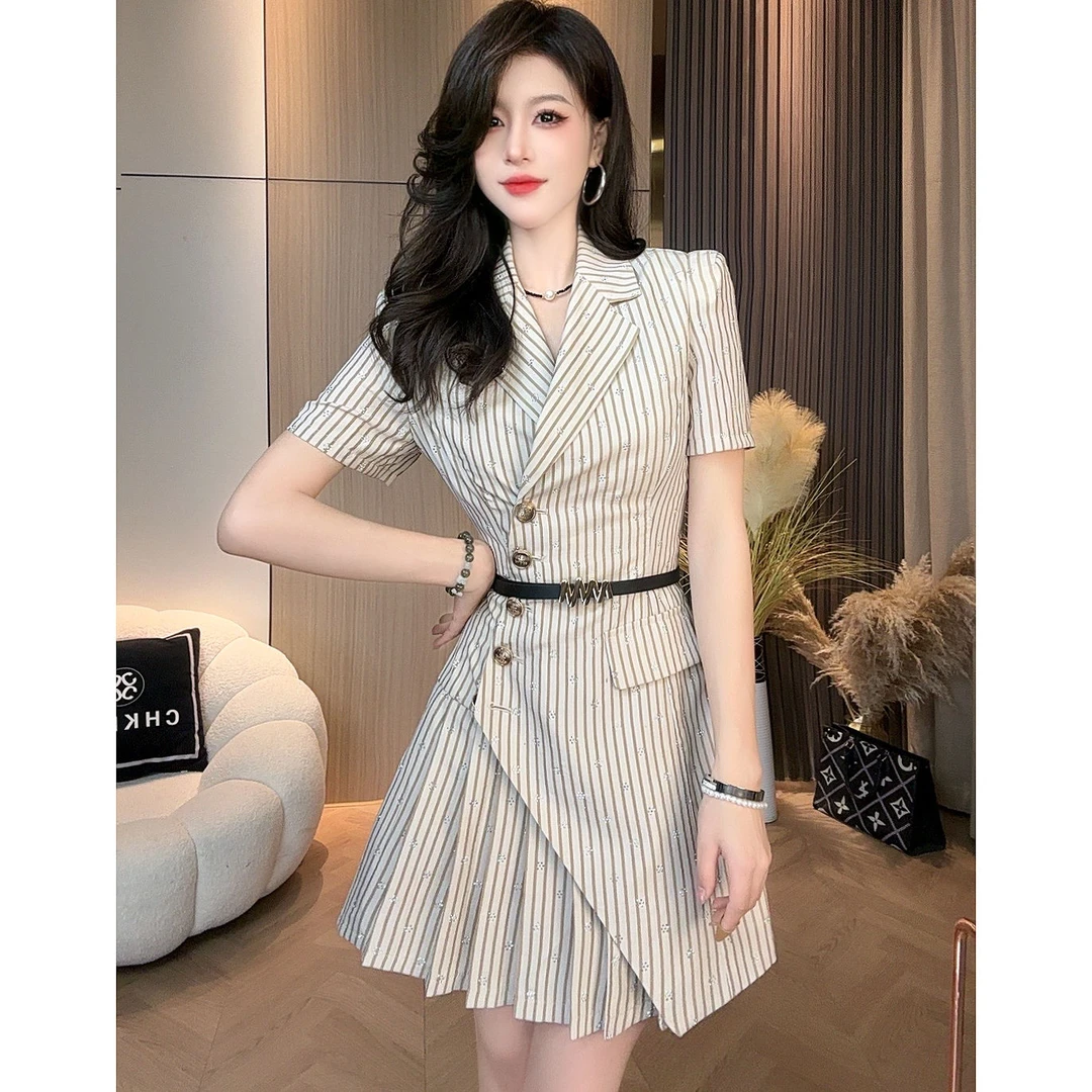 2025减龄轻奢夏季新款气质小香风洋气设计感不规则收腰显瘦连衣裙