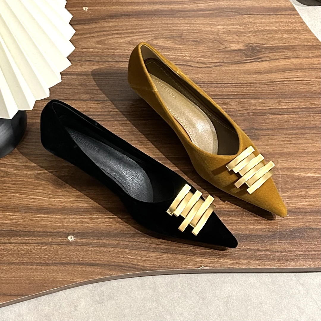 法式小众金属扣跟鞋2025秋新款百搭复古细跟尖头绒面低跟单鞋女