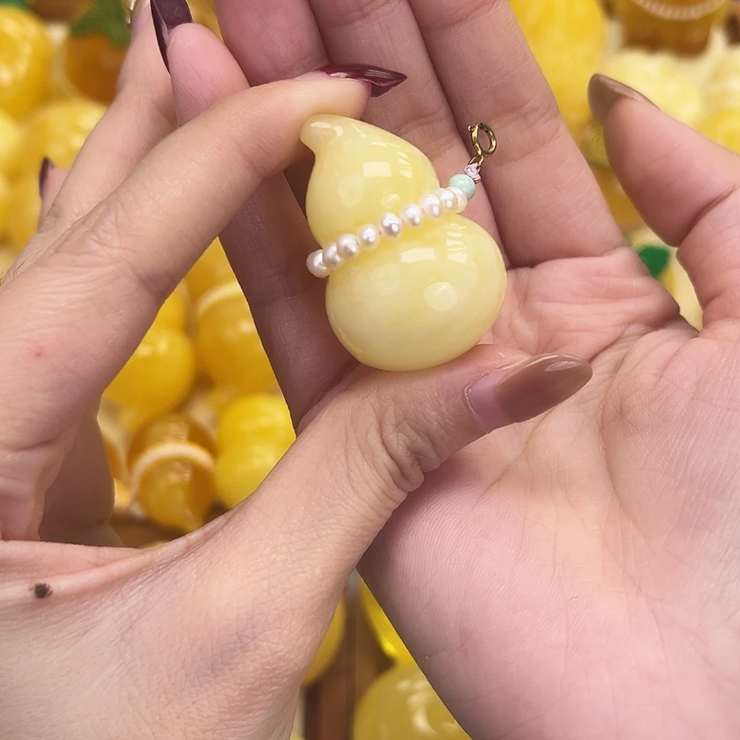 琥珀颈饰未镶嵌10.4g葫芦