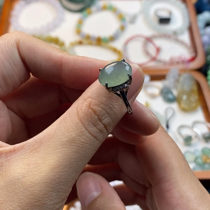 【闪购商品】翡翠裸石戒指。