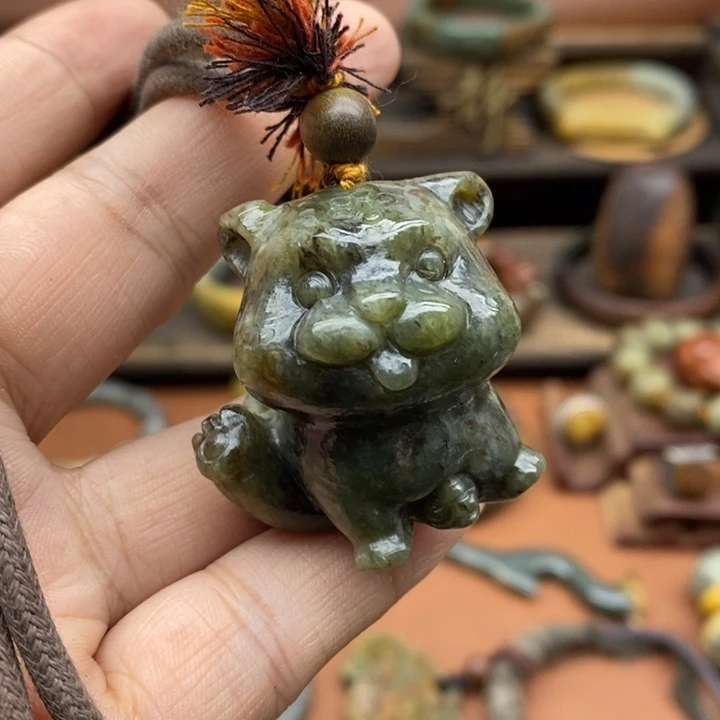 未镶嵌岫岩河磨玉（透闪石质玉）把件