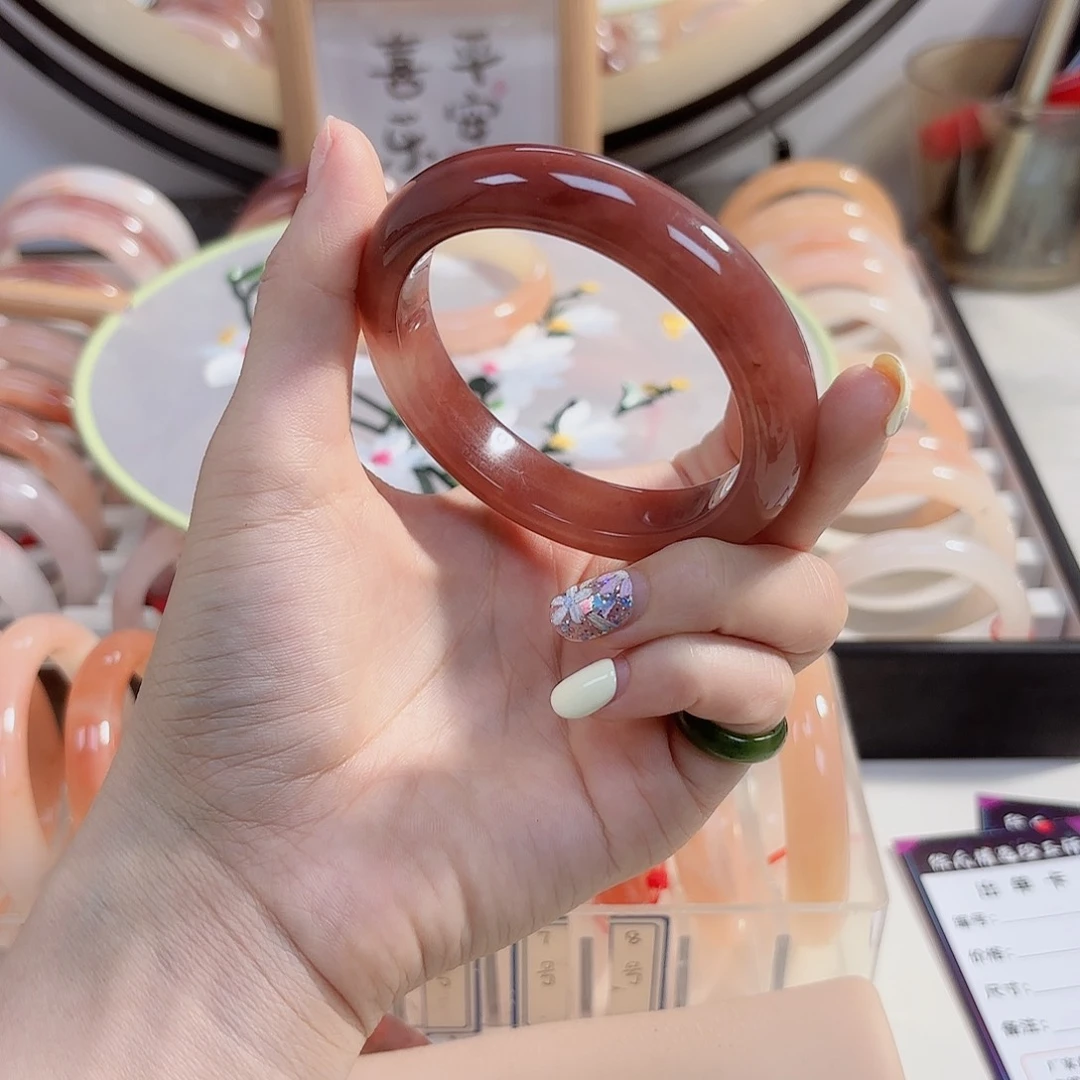石英质玉手镯未镶嵌二*姐