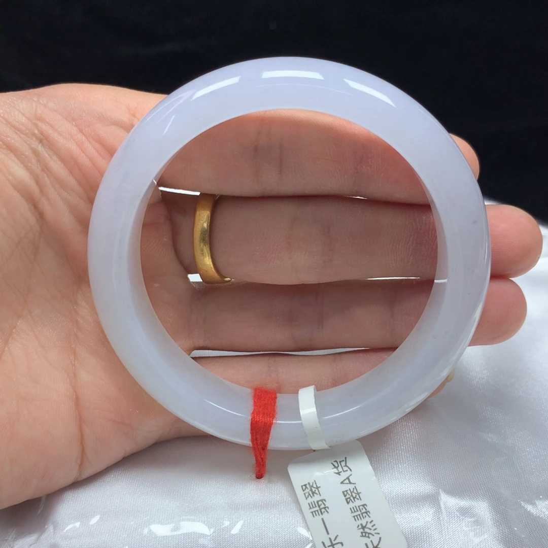 翡翠未镶嵌手镯（圆镯）56.5