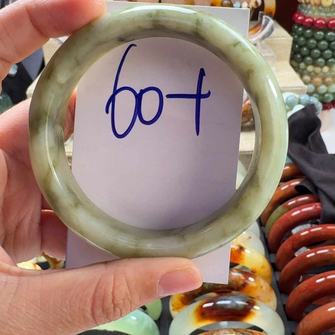 蛇纹石玉未镶嵌手镯2