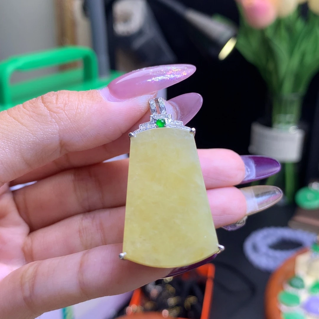 翡翠18K金镶嵌颈饰