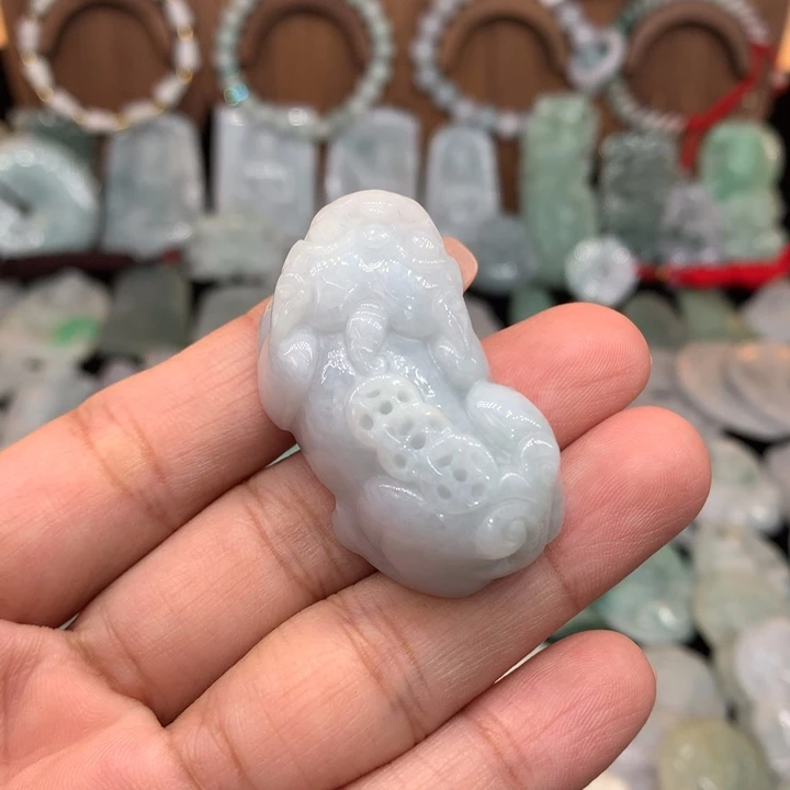 翡翠未镶嵌颈饰微瑕
