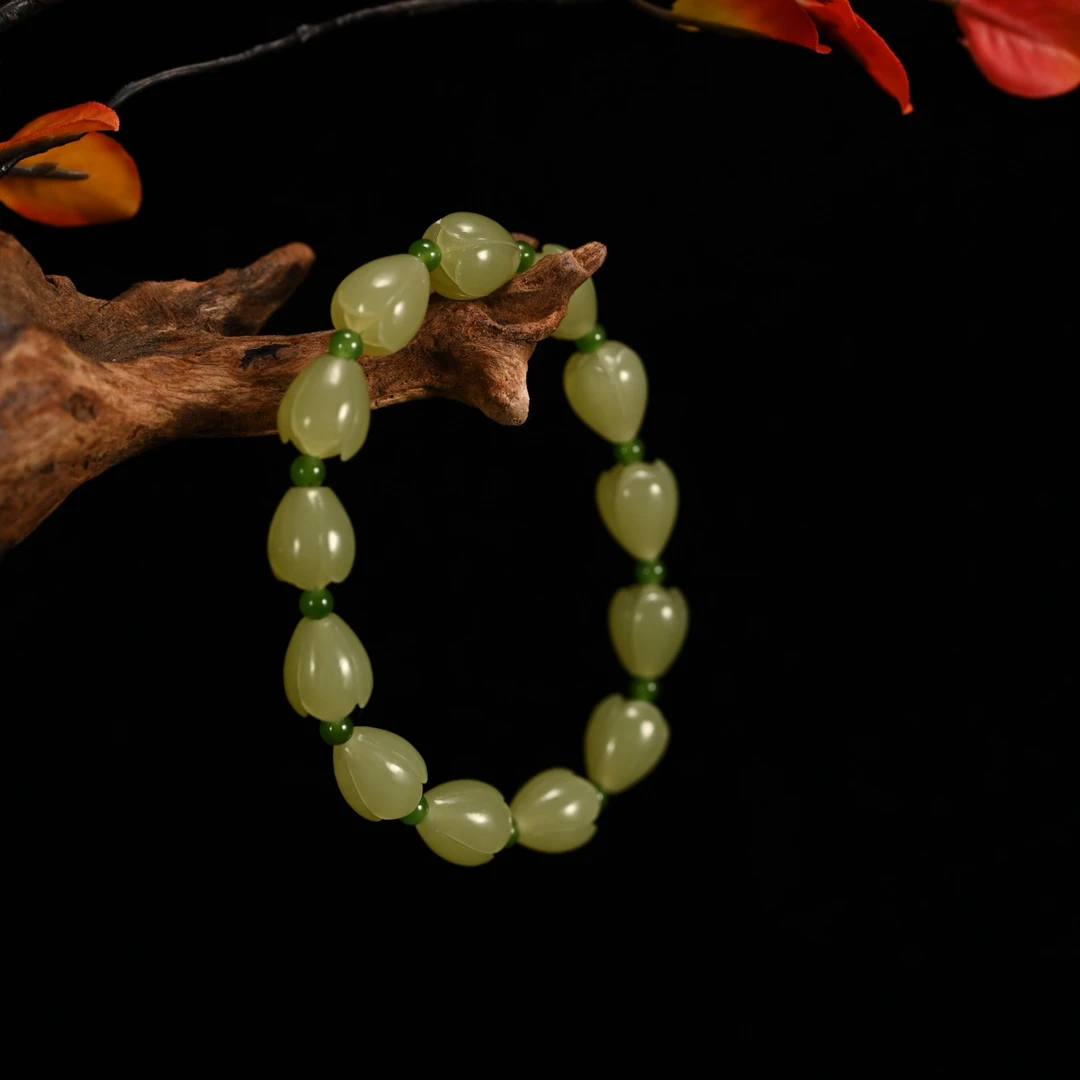 LOT8838 2512230030和田玉黄玉手串/保利