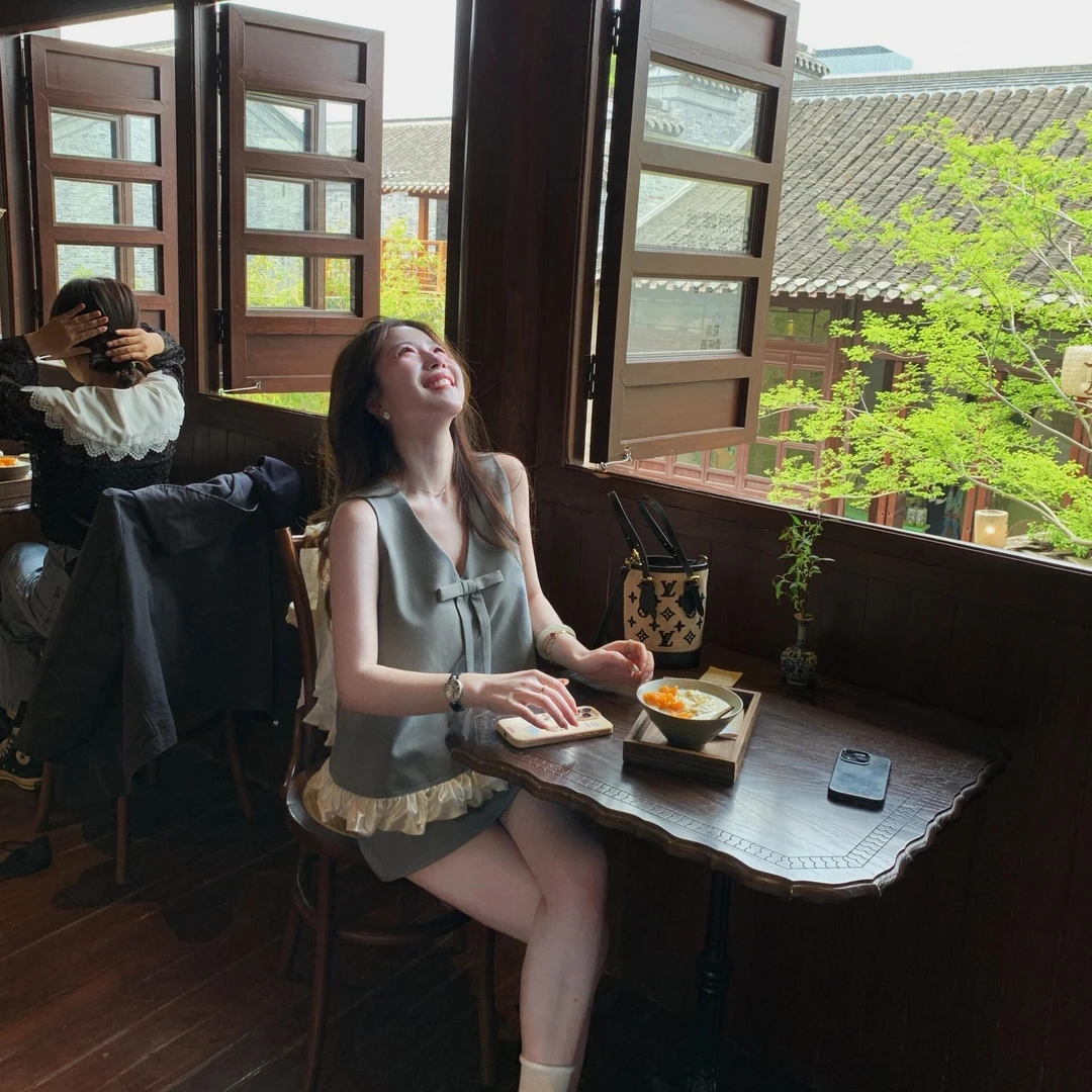 2025夏季新款小香风设计感花边拼接背心上衣搭配半身短裙两件套女