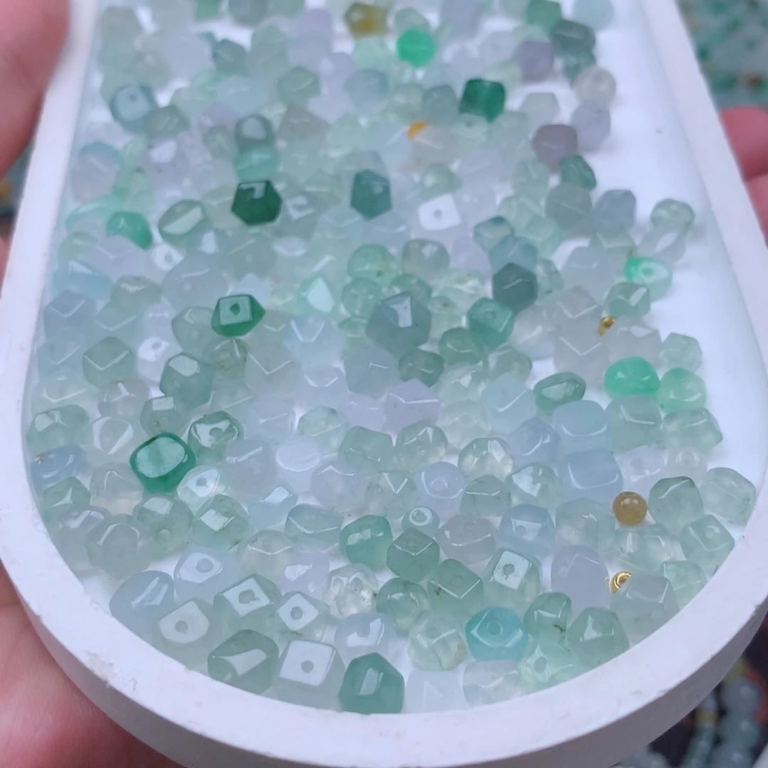 翡翠散珠随型一个