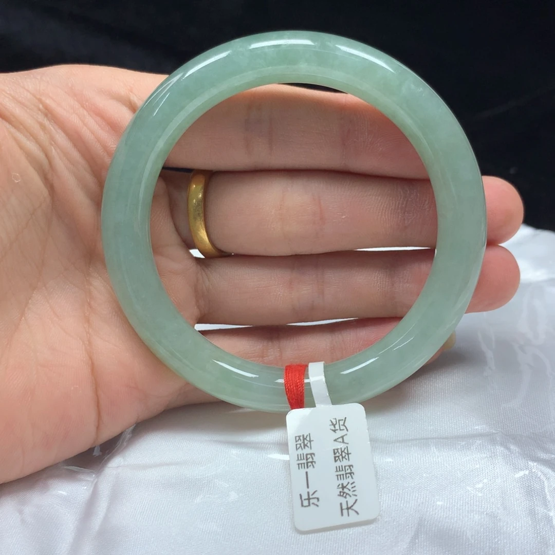 翡翠未镶嵌手镯（圆镯）55.6