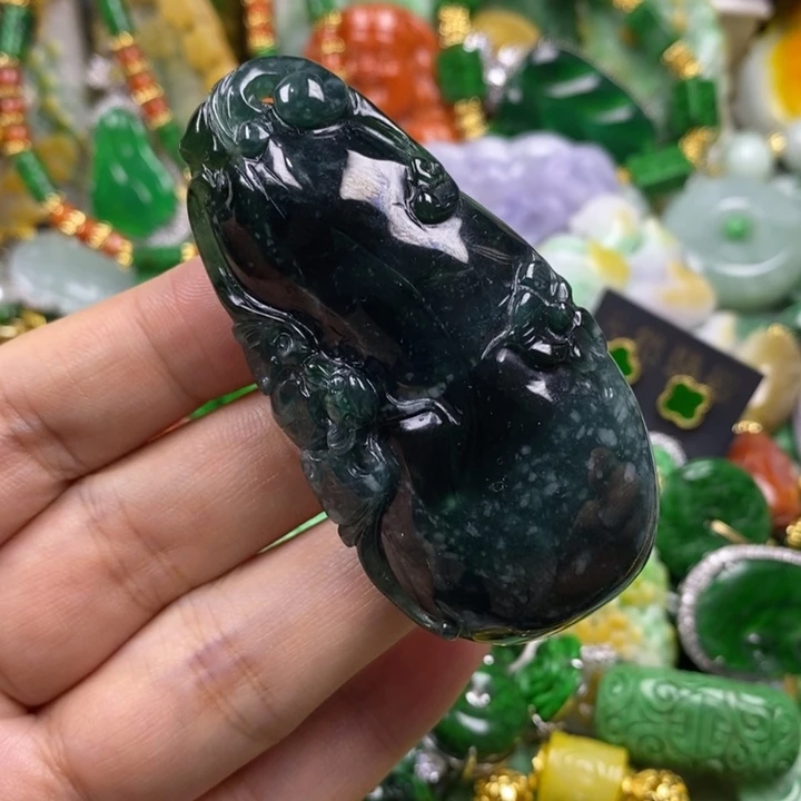 翡翠未镶嵌吊坠(赠链)