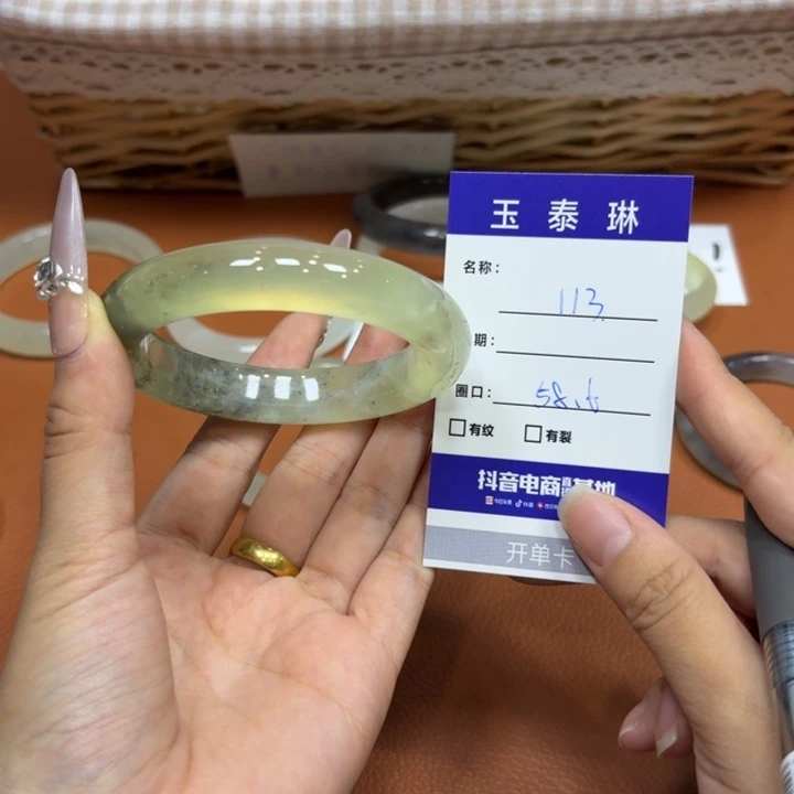 未镶嵌岫玉手镯天然