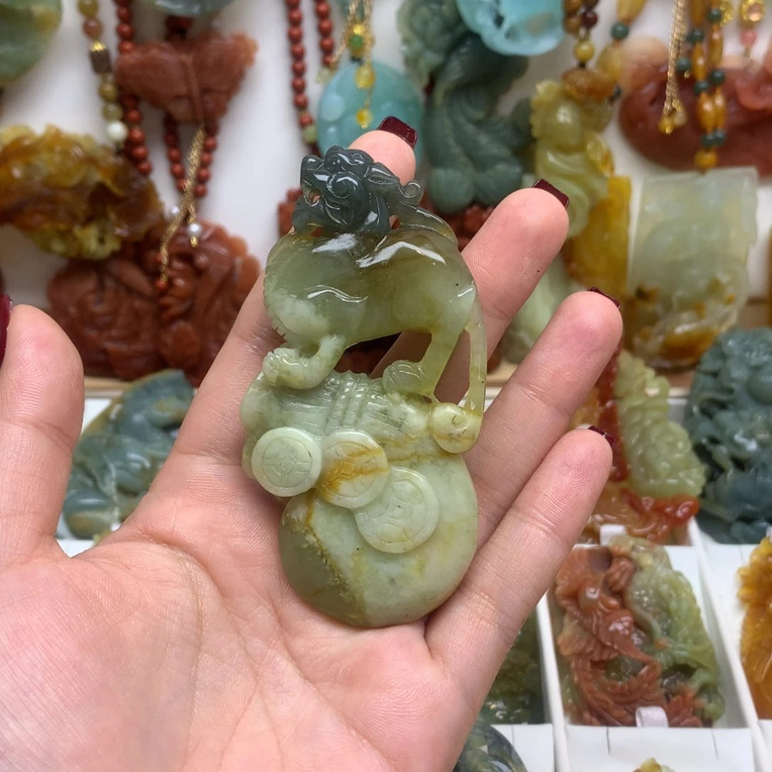 蛇纹石玉颈饰未镶嵌