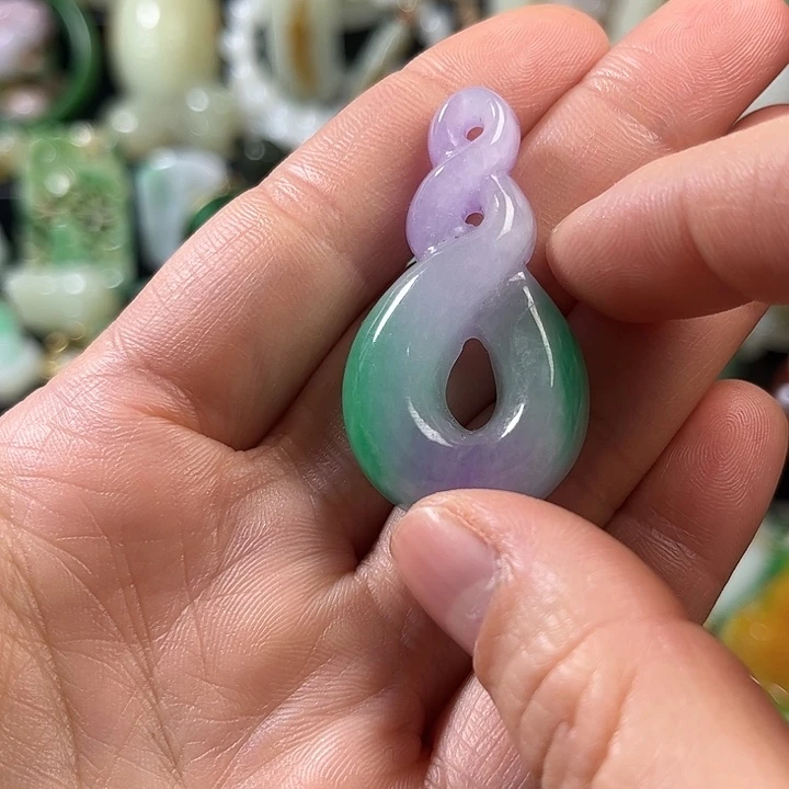 翡翠未镶嵌颈饰翡翠未镶嵌颈饰